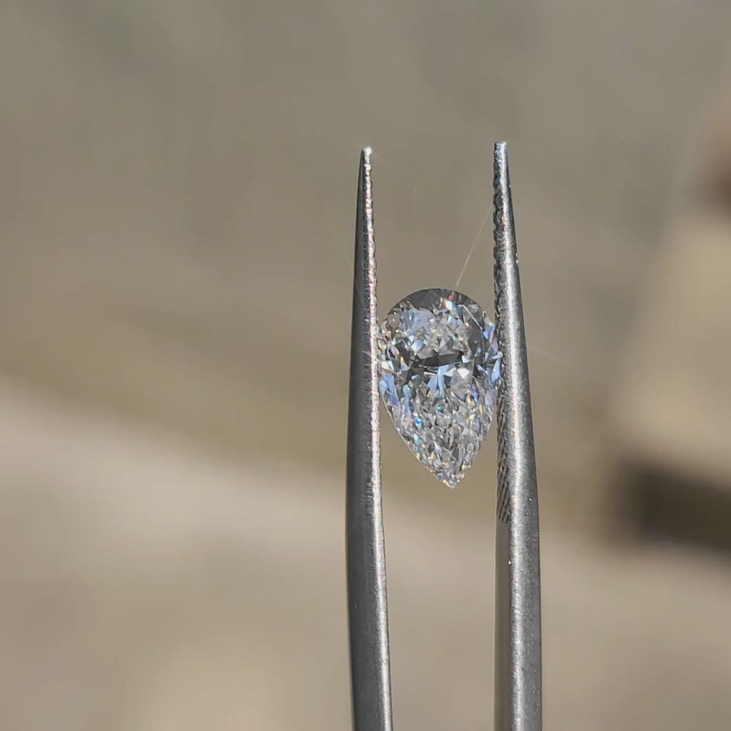 Slow motion video of 2.02ct pear diamond's light performance