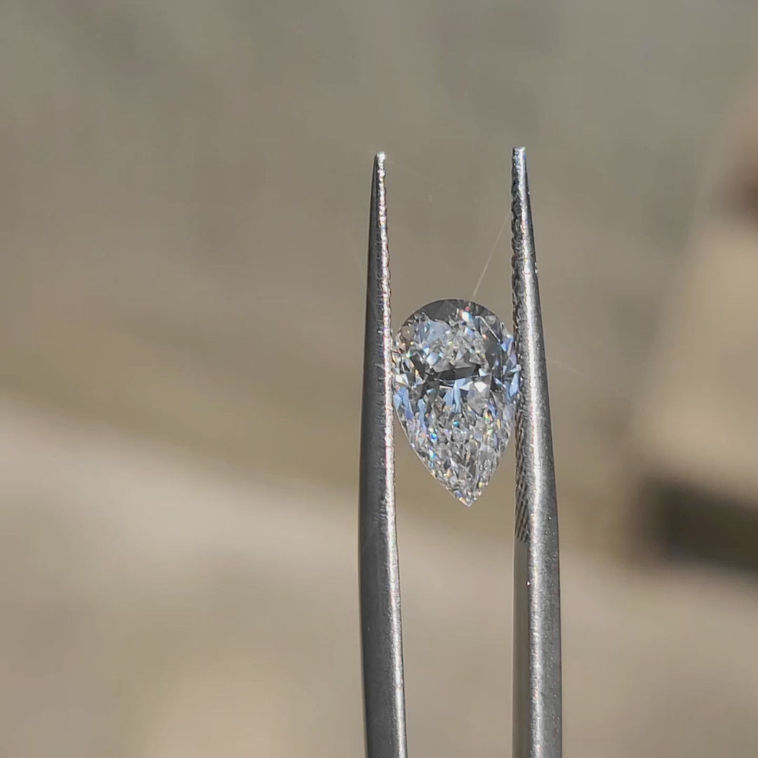 Slow motion video of 2.02ct pear diamond's light performance