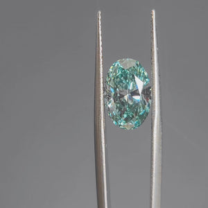 Outdoor video highlighting 3.200ct oval cut's vibrant blue color and size