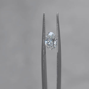 Outdoor video highlighting 1.03ct oval E color diamond's sparkle
