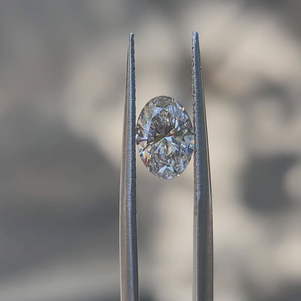 "Sunlight video showing 1.38ct oval cut diamond's brilliant facets"