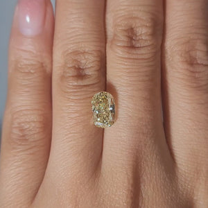 Side-by-side of diamond on hand
