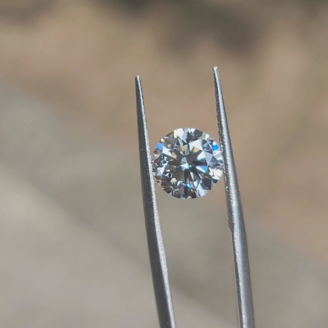 "Sunlight video capturing 2.44ct round ideal cut’s fire and F color brilliance"
