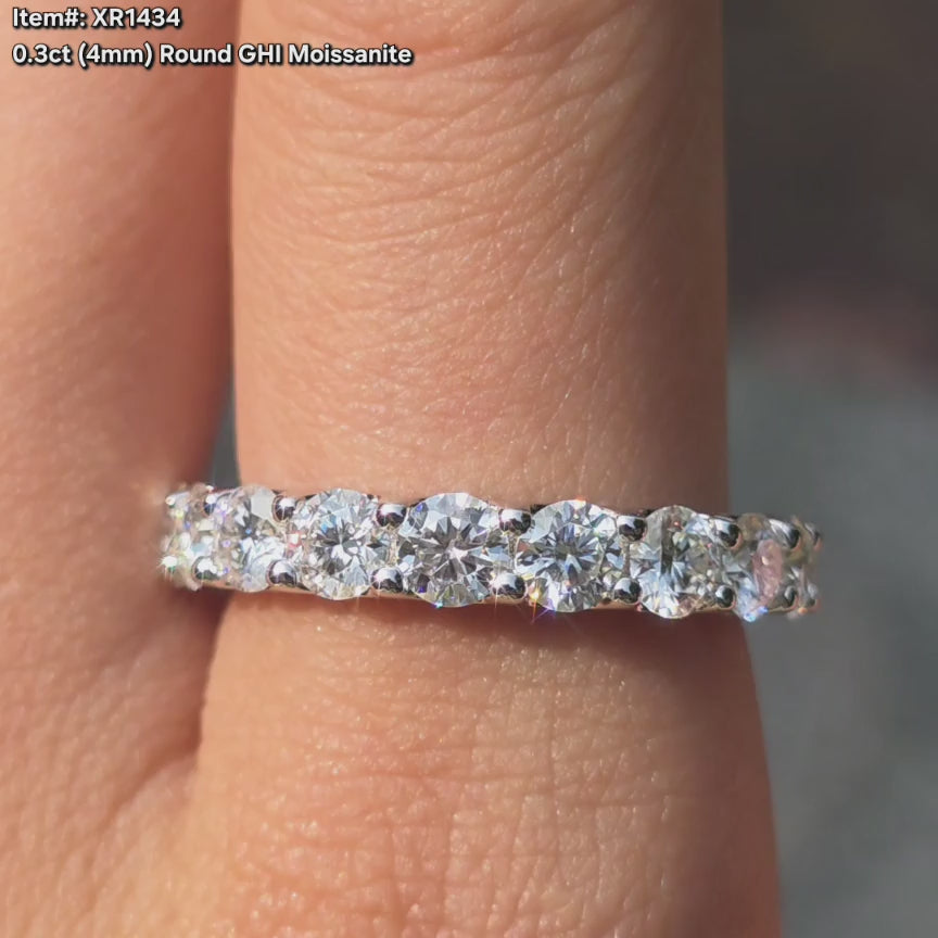  DovEggs moissanite wedding band sparkling in sunlight video