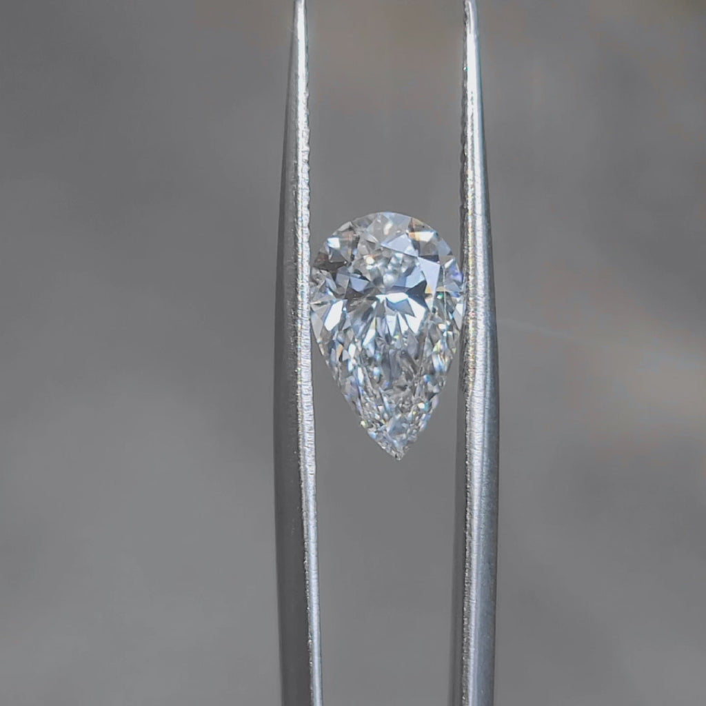 Sunlight video showcasing 2.75ct pear G color VS2 diamond's elegant silhouette