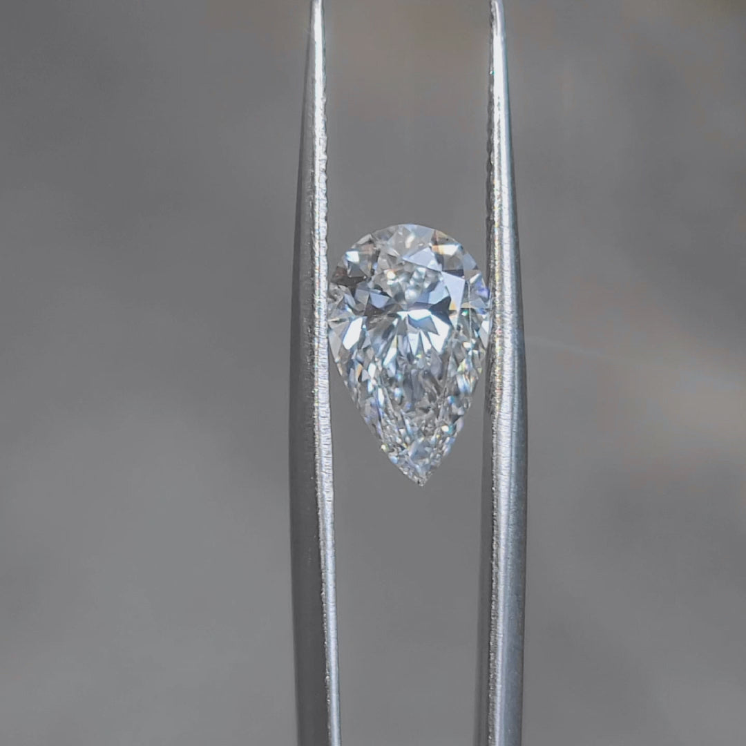 Sunlight video showcasing 2.75ct pear G color VS2 diamond's elegant silhouette