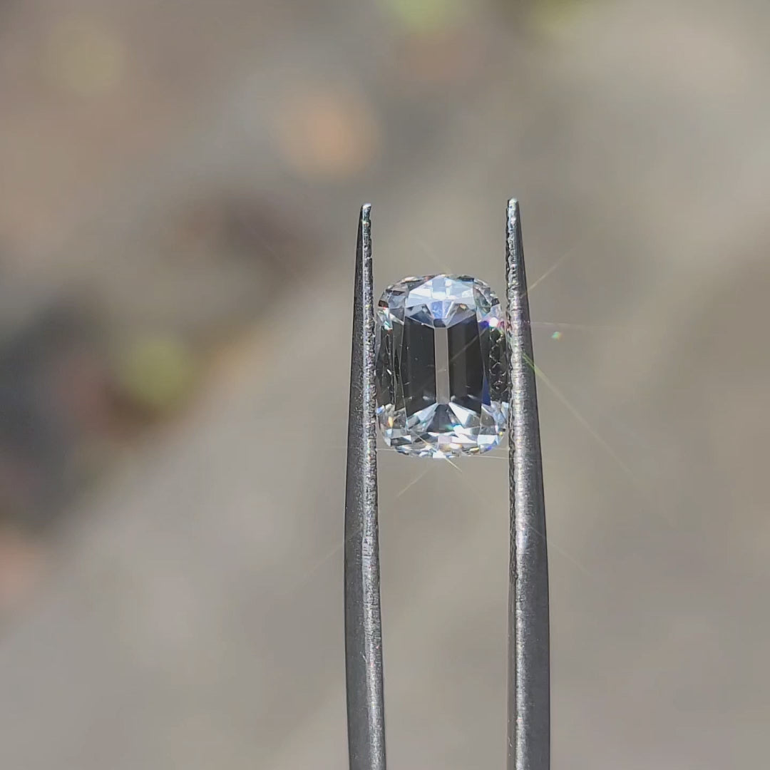 Antique-style video of 3.01ct old mine cut's chunky facets