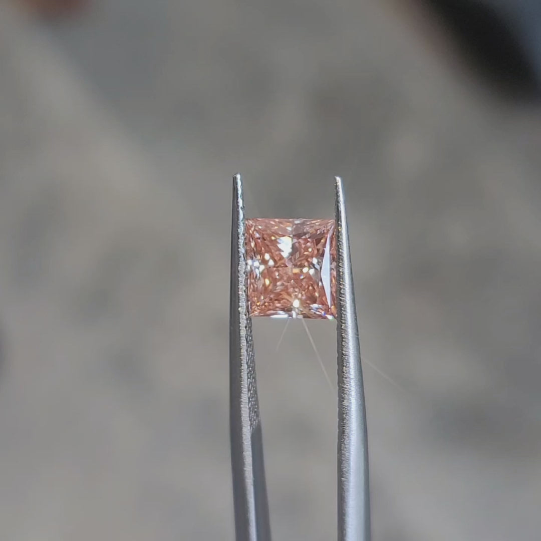 2.01ct princess cut pink diamond video showing square brilliance in sunlight