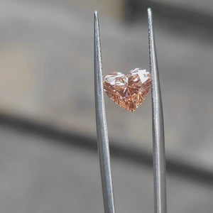 2.10ct Heart pink diamond’s romantic glow in sunlight