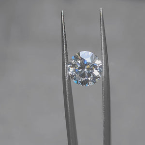 Sunlight video showcasing 3.35ct round F color lab diamond's brilliance