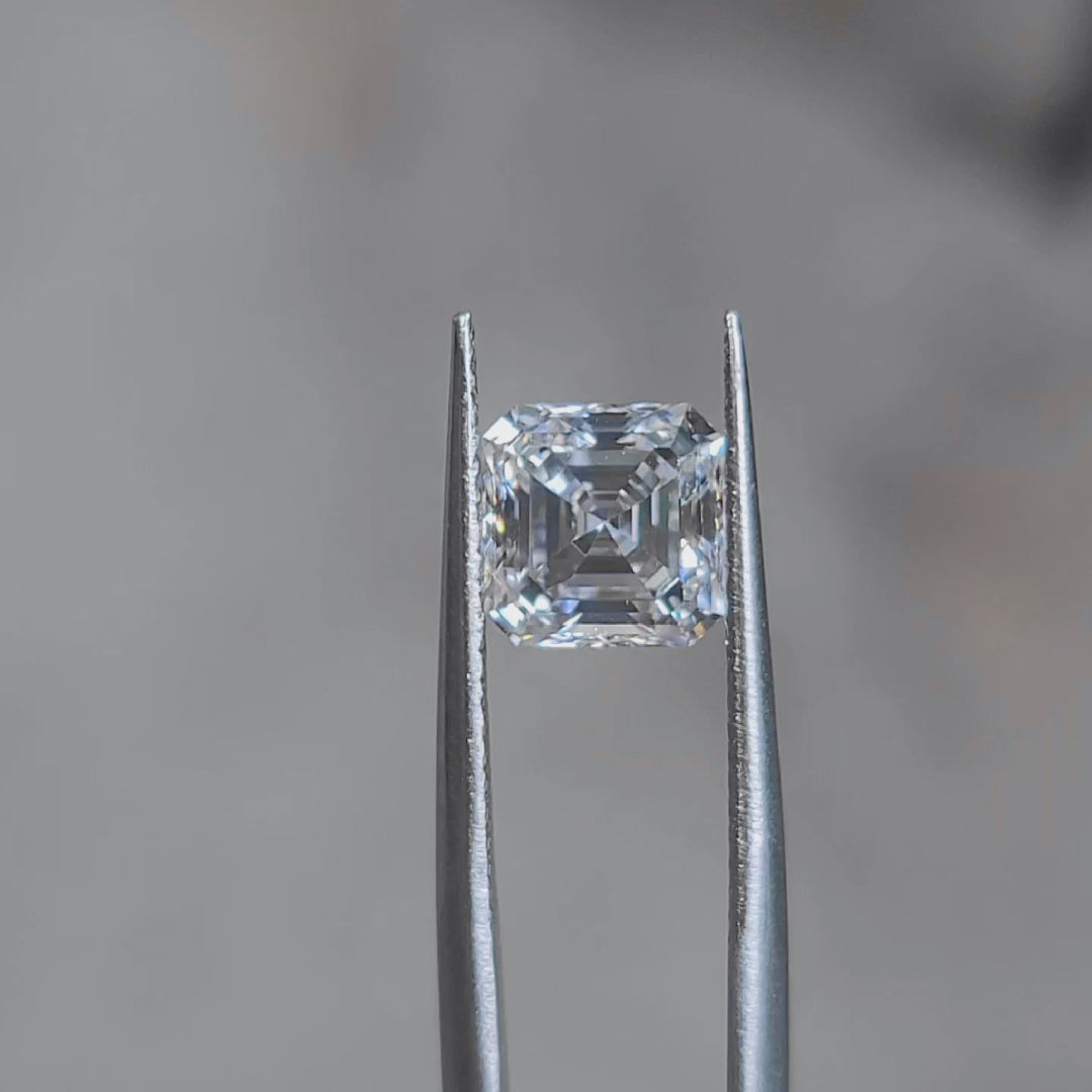 Daylight video of 2.280ct asscher cut's hall-of-mirrors effect
