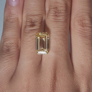 Slow motion video of 6.482ct yellow diamond's light performance