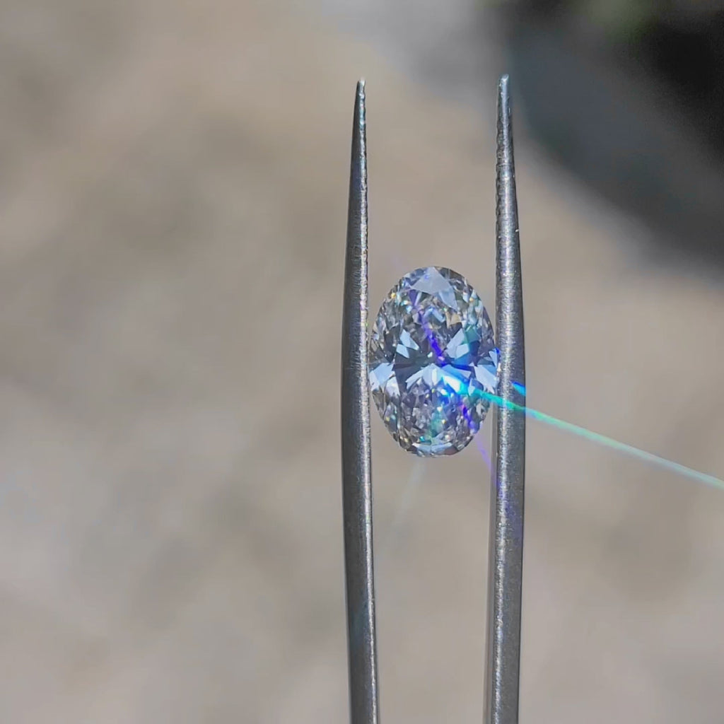Sunlight video showcasing 3.562ct oval E color VS1 lab diamond's brilliance