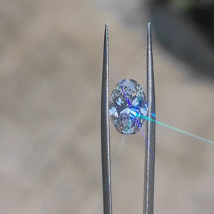 Sunlight video showcasing 3.562ct oval E color VS1 lab diamond's brilliance