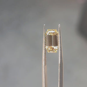 2.85ct Emerald Fancy Vivid Yellow diamond’s glow outdoors