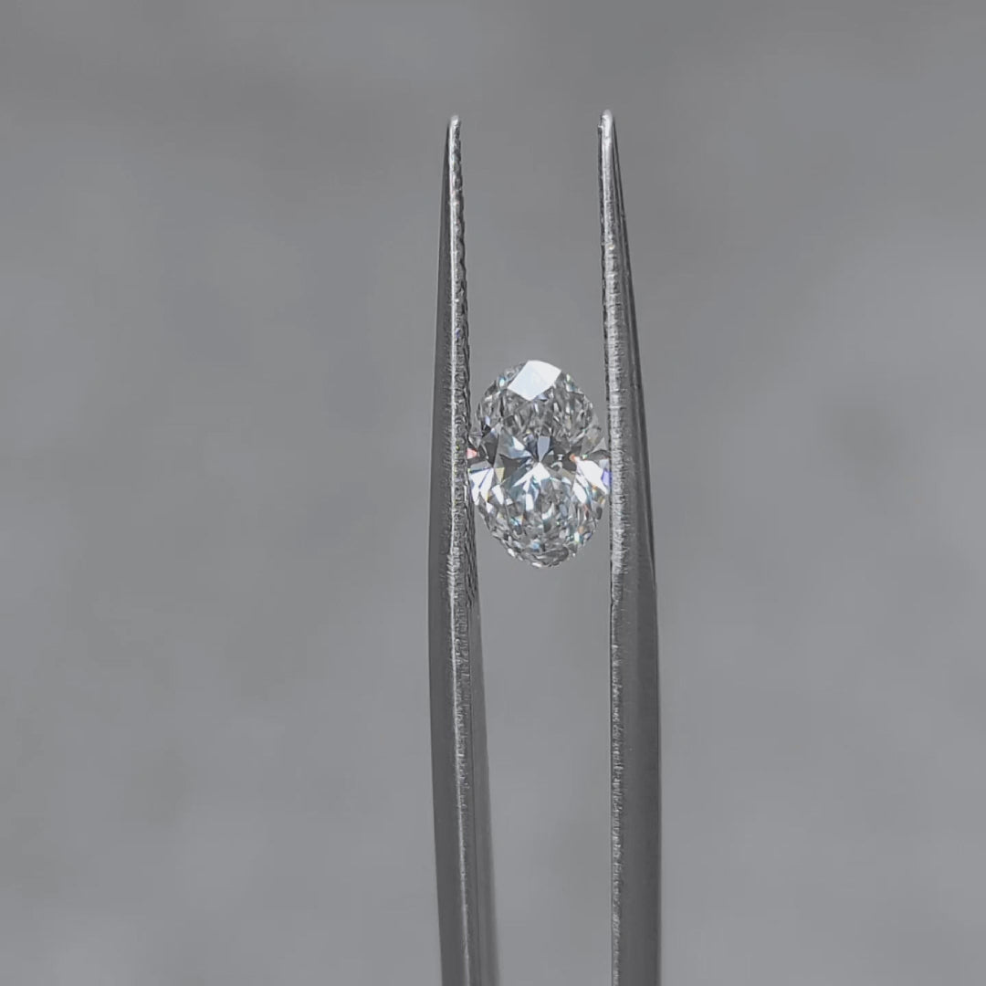 Sunlit video of 1.03ct oval lab diamond's fire and scintillation