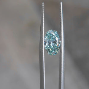 Sunlight video showcasing 1.762ct oval cut's vivid blue color and exceptional brilliance