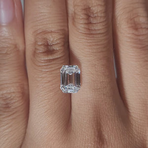 video of 2.297ct D-color emerald diamond in warmlight