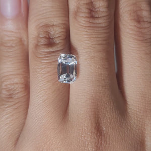 Indoor video of 3.04ct cushion cut D color VVS2 diamond