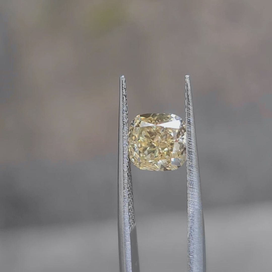 Brilliance video of 2.131ct cushion cut's vivid yellow color