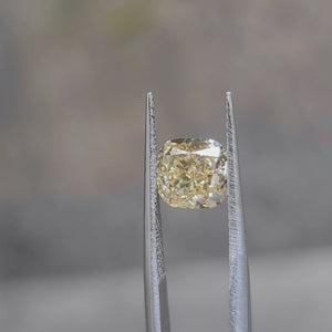 Brilliance video of 2.131ct cushion cut's vivid yellow color