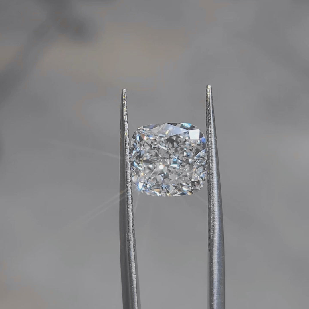 "Sunlight video showing 3.73ct cushion cut diamond's chunky facets"