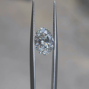 Sunlight video highlighting 2.73ct oval G color VS1 diamond's brilliance