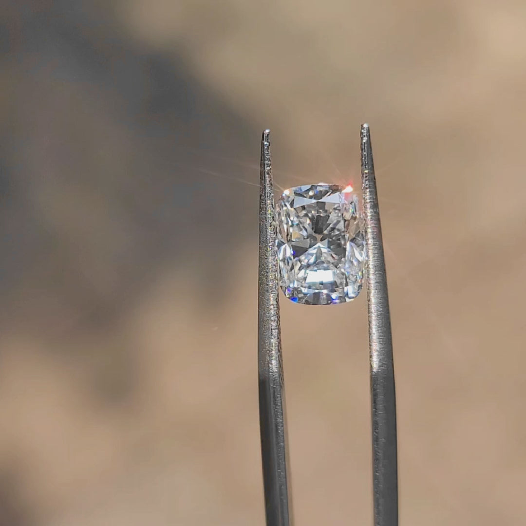 Outdoor video of 2.57ct cushion cut's D color fire