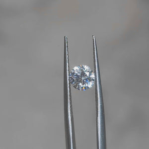 Sunlight video showcasing 0.696ct round D color diamond's sparkle in natural light