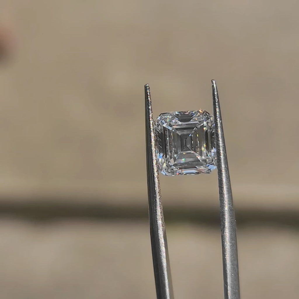 3.09ct Asscher lab diamond (D/VVS1) in sunlight, showcasing hall-of-mirrors effect
