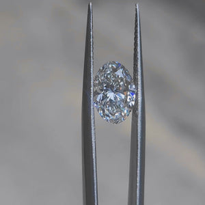 Outdoor sparkle video of 2.54ct oval H color VS1 diamond