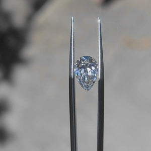 Elegant video of 2.613ct pear shape's graceful silhouette