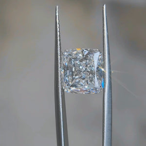 Sunlight video showcasing 5.037ct cushion cut's size and brilliance