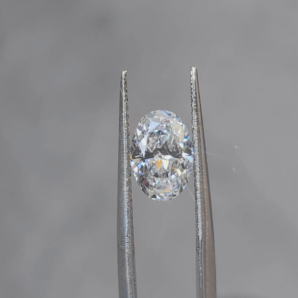 "Sunlight video showing 1.651ct oval cut diamond's D color brilliance"