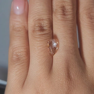 Finger modeling of diamond video in natural lighting
