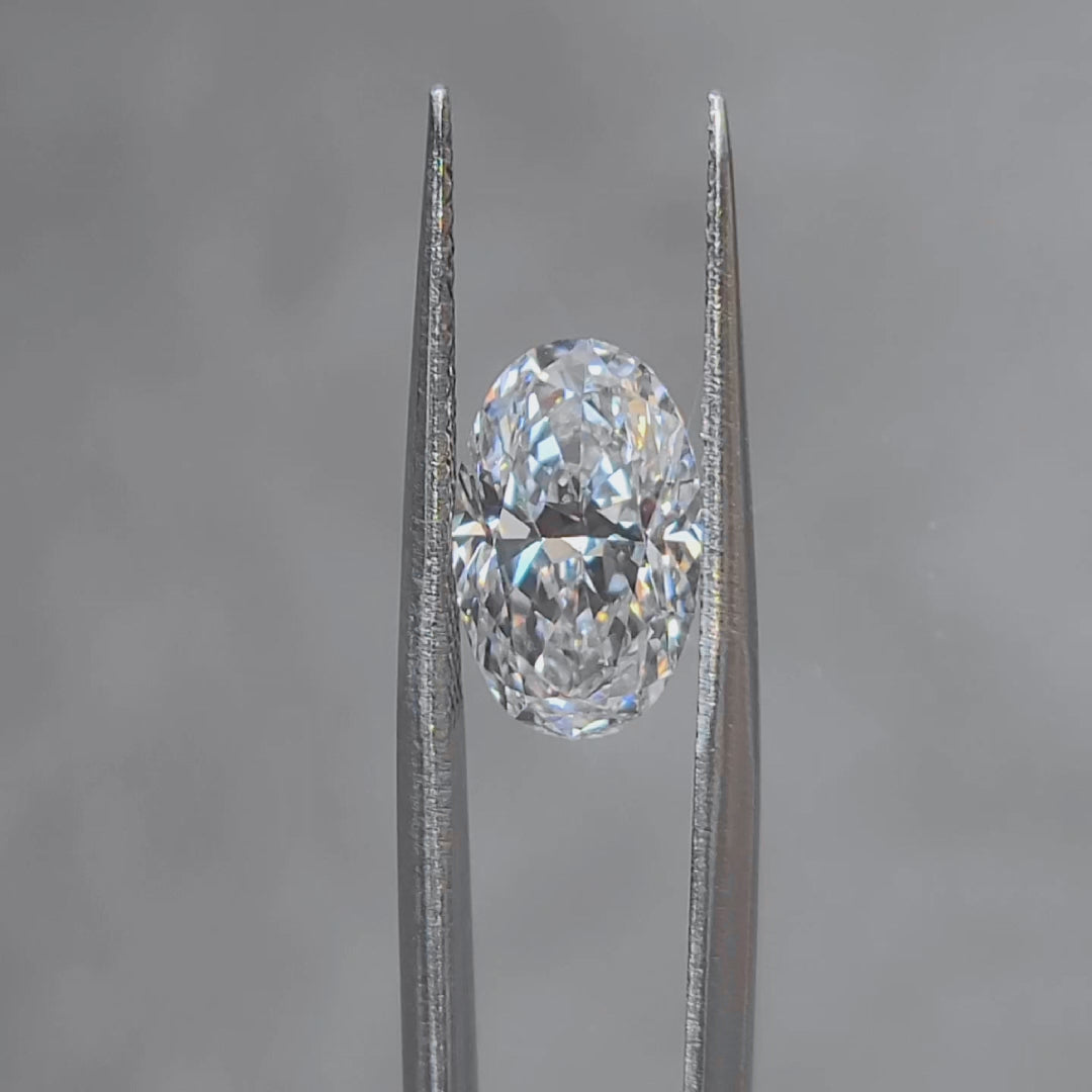 "Sunlight video showing 3.348ct oval cut diamond's brilliant fire"