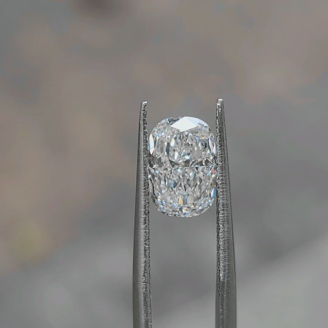 "Sunlight video showing 2.117ct cushion cut diamond's chunky facets"