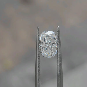 "Sunlight video showing 2.117ct cushion cut diamond's chunky facets"