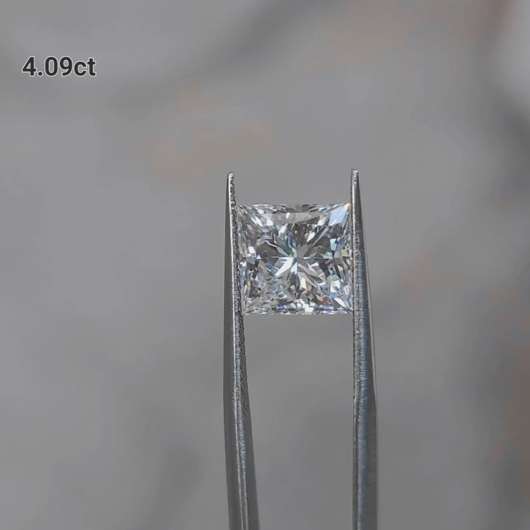 4.09ct princess cut D color diamond's brilliance in outdoor lighting