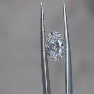 Sunlight video of 2.170ct oval cut's E color brilliance and excellent symmetry