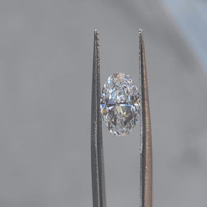 "Sunlight video showing 1.914ct oval cut diamond's elegant brilliance"