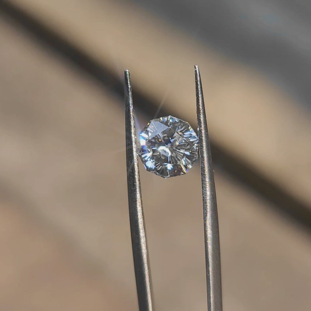 Sunlit video of sakura cut's lab diamond petal-like facet patterns