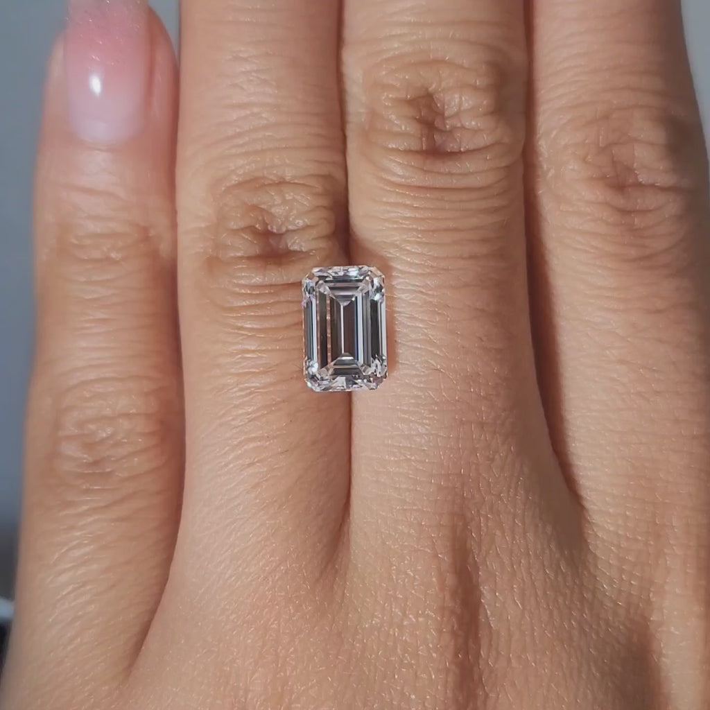 Close-up video of Doveggs’ 3.24ct emerald cut lab diamond with D color, VVS1 clarity, and excellent cut, showcasing brilliance and facets.
