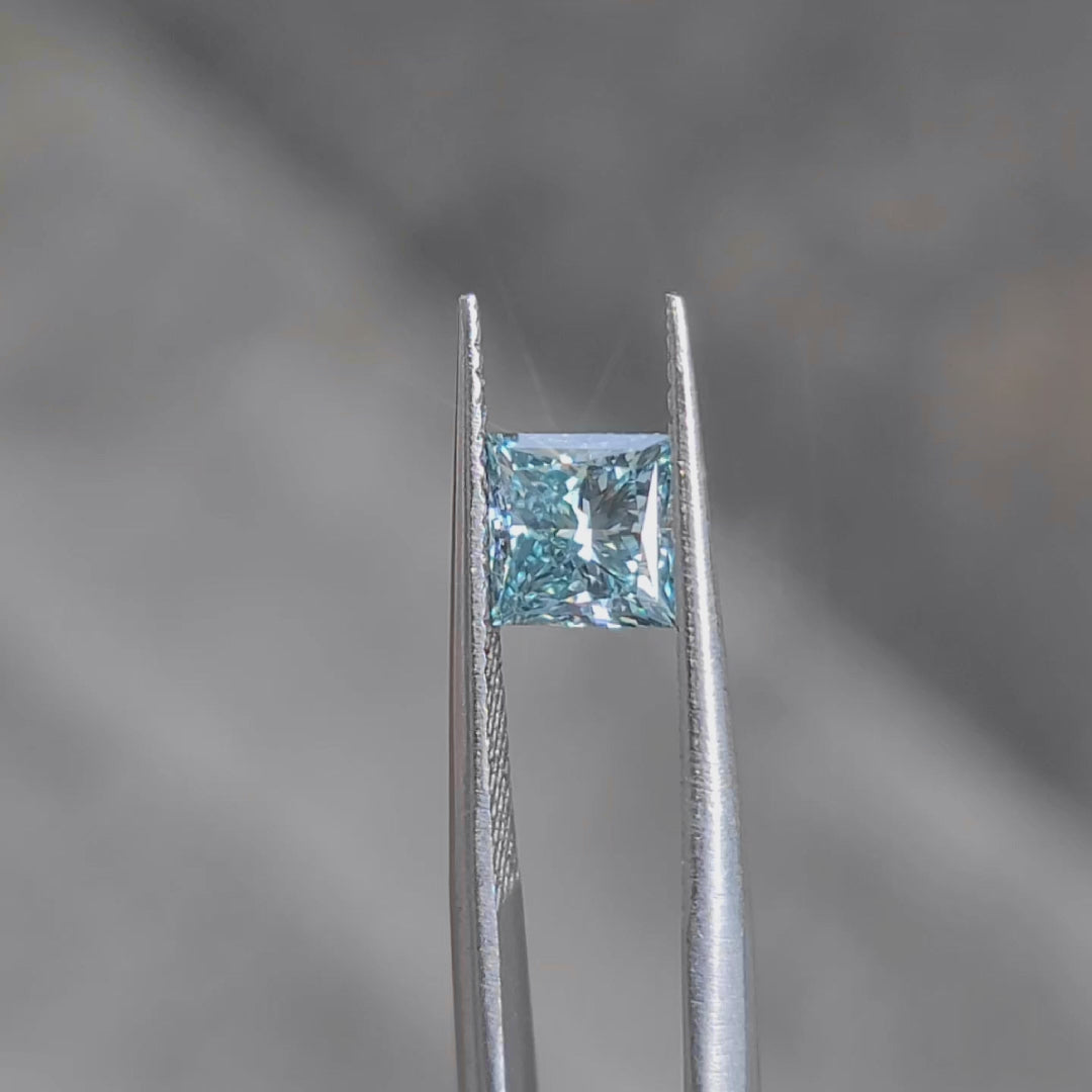 Sunlight video showcasing 1.502ct princess cut's sharp corners and blue sparkle