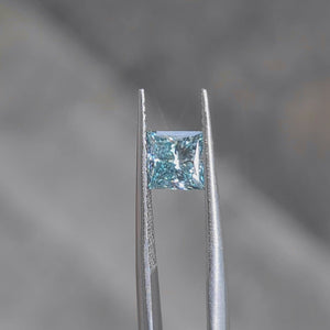 Sunlight video showcasing 1.502ct princess cut's sharp corners and blue sparkle