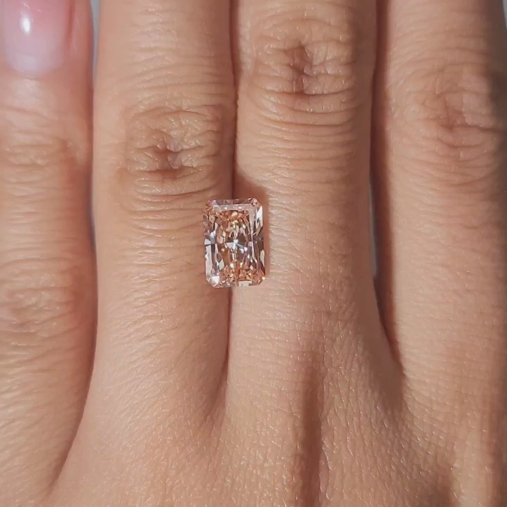 Hand-modeled video of 2.10ct diamond In the warmth of the light