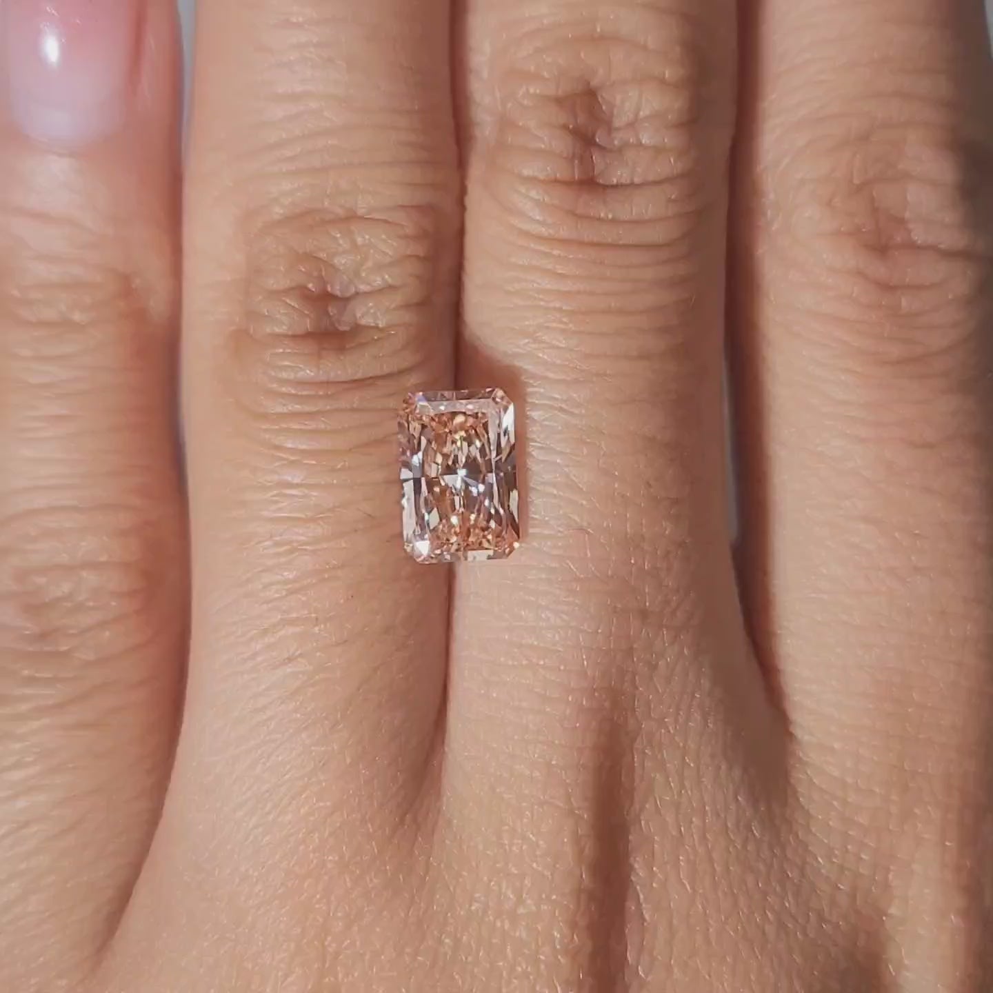 Hand-modeled video of 2.10ct diamond In the warmth of the light