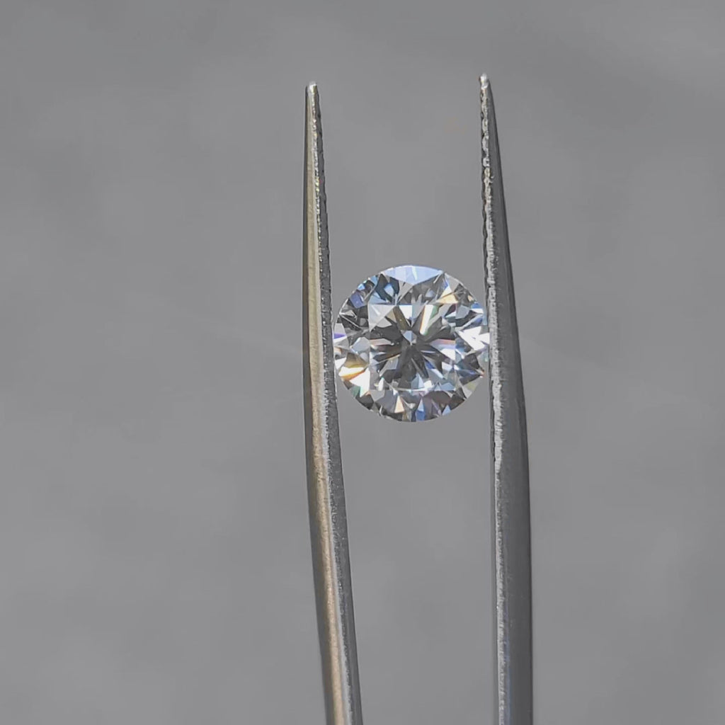 Sunlit video of 2.041ct round D color diamond's brilliance