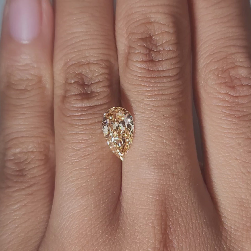 Close-up of pear cut's tip-to-table proportions