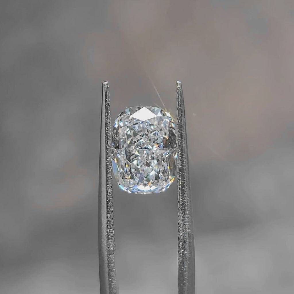 "Sunlight video showing 2.608ct cushion cut diamond's chunky facets"
